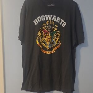 Warner Bros. Hogwarts Crest Gray Tee